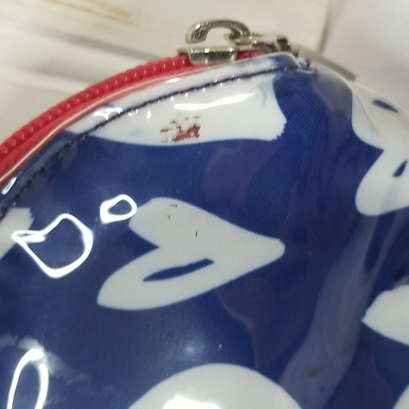 COSMETIC CASE SMALL WITH" KISS AND MAKEUP ON FRONT - Picture 4 of 8